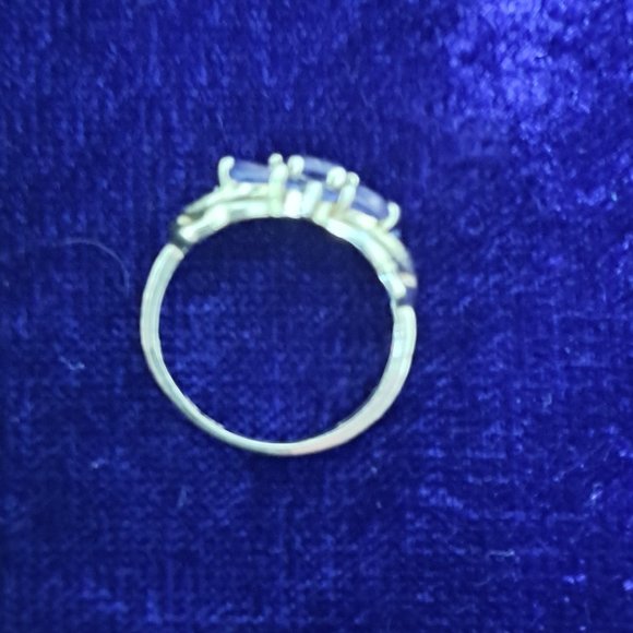 Flower Tanzanite and Gold ring (10K) - Picture 2 of 2